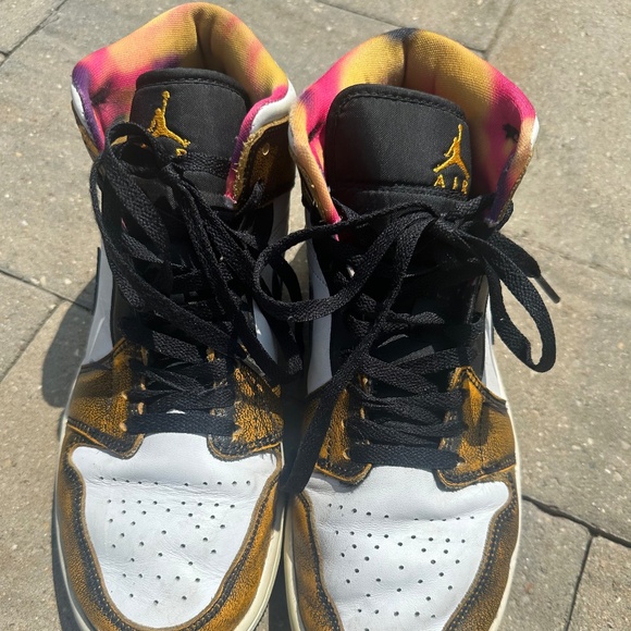 Air Jordan Orange Wear Away Mid SE sneaker - Picture 2 of 3